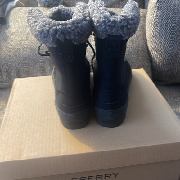 🎁$15 free item with purchase Sperry Juneau Lace up  8.5 Boots!!! - Picture 4 of 8